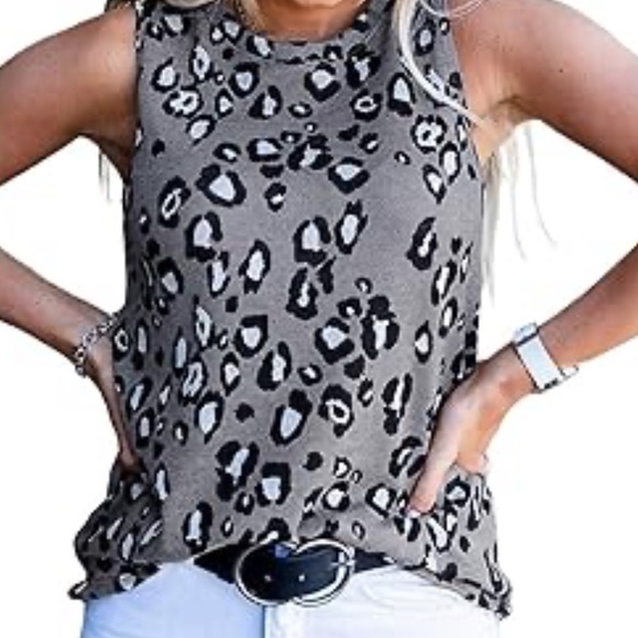 unbranded Tops - Black and White Sleeveless Animal Print Tank Top Size Medium